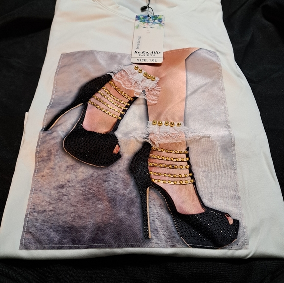 Ruffles & Heels Top Size 1X - Picture 3 of 9